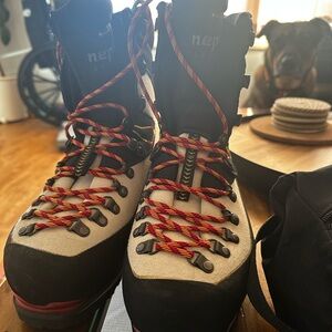 Nepal Cube GTX Mountaineering Boot - Women's 8.5